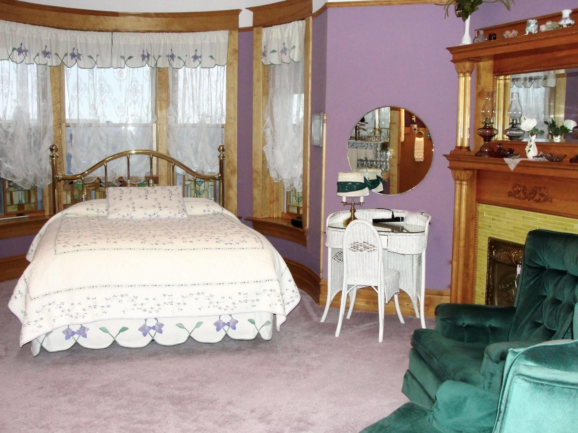 Ferris Mansion Bed And Breakfast รอว์ลินส์ ภายนอก รูปภาพ