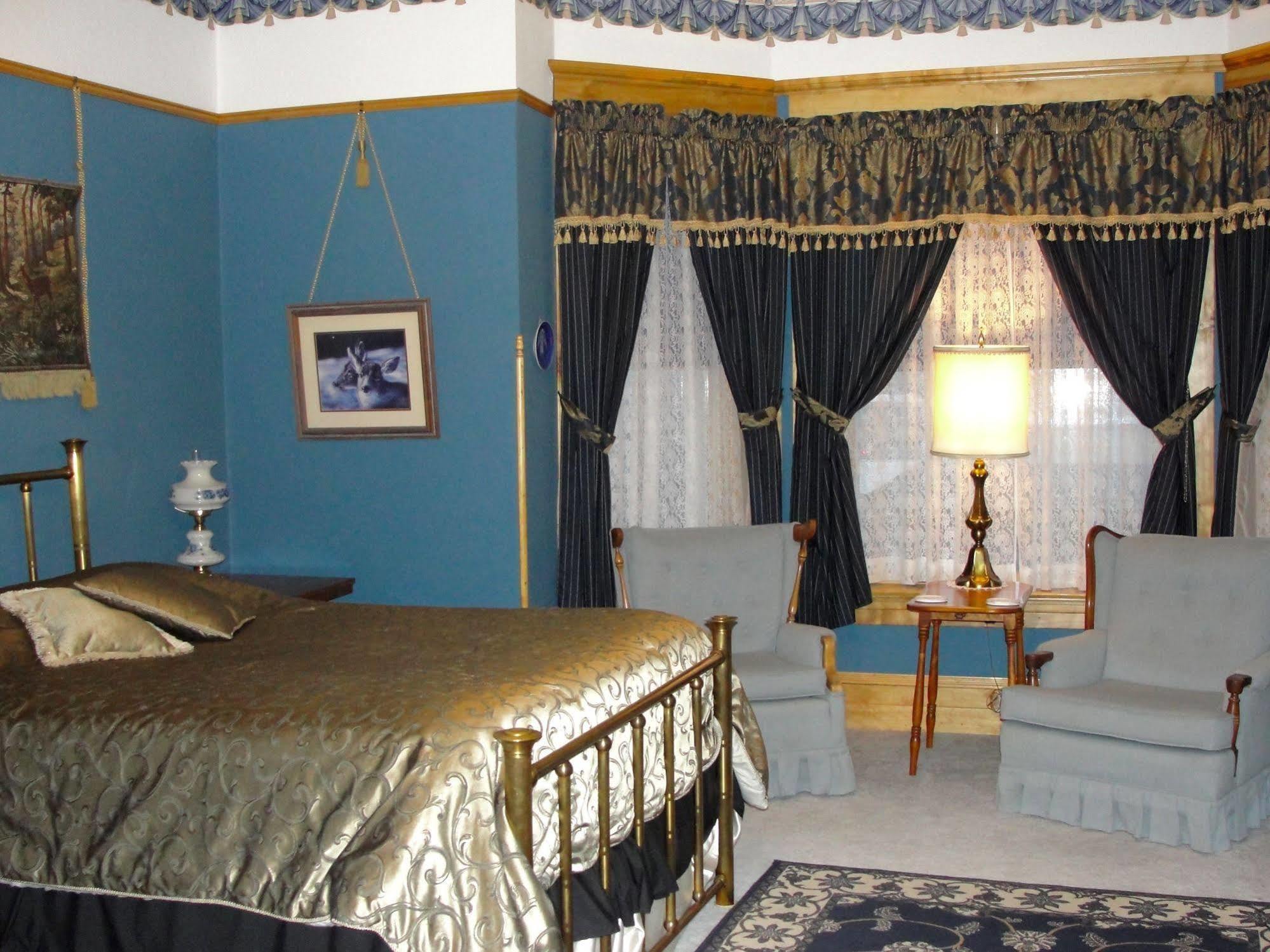 Ferris Mansion Bed And Breakfast รอว์ลินส์ ภายนอก รูปภาพ